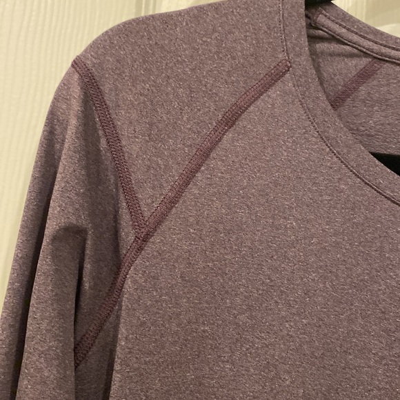 Long sleeve activewear T-shirt by Columbia in a soft purple color, Size medium - Picture 5 of 6